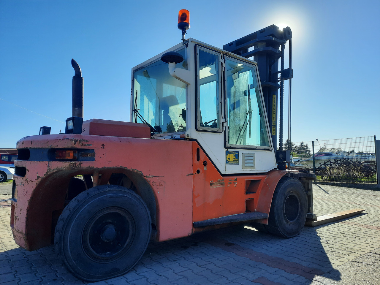 Dantruck 8009 - Dieselový vysokozdvižný vozík: obrázek 3 Dantruck 8009 - Dieselový vysokozdvižný vozík: obrázek 3