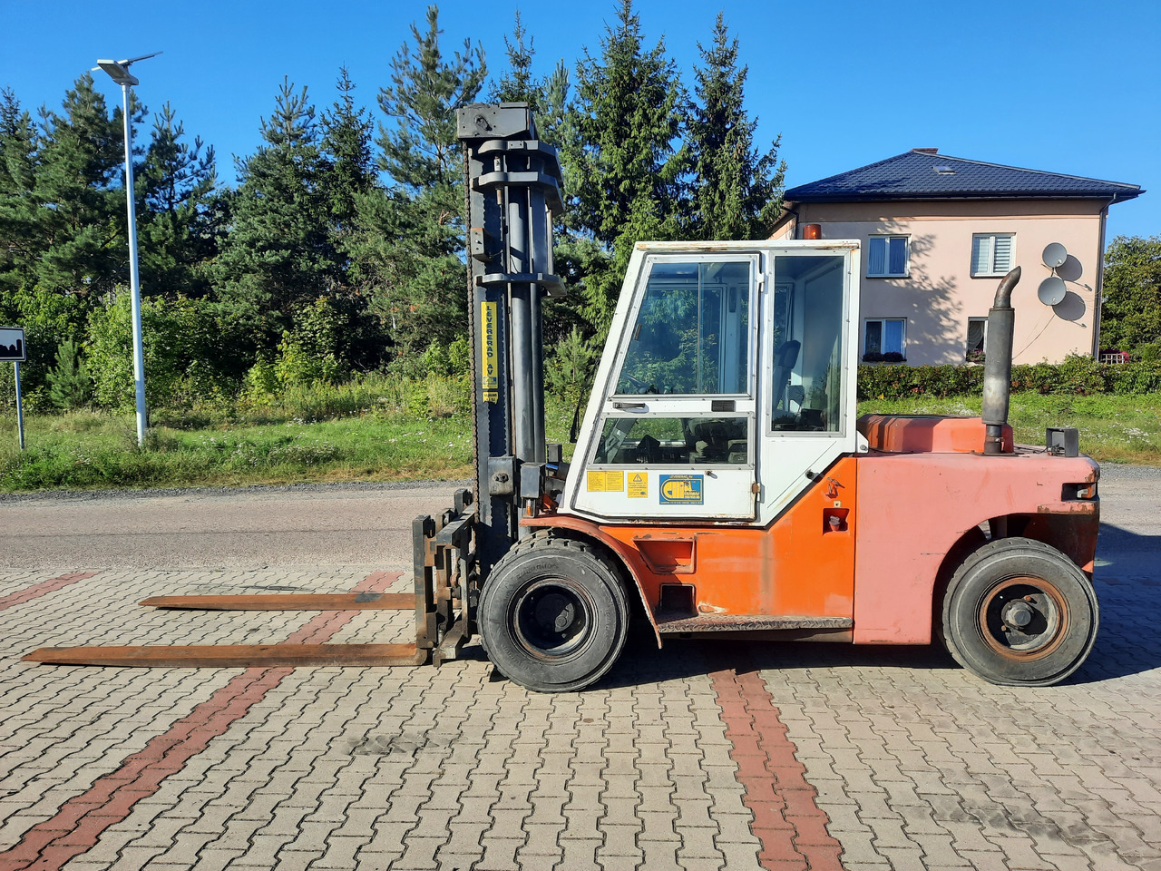 Dantruck 8009 - Dieselový vysokozdvižný vozík: obrázek 5 Dantruck 8009 - Dieselový vysokozdvižný vozík: obrázek 5