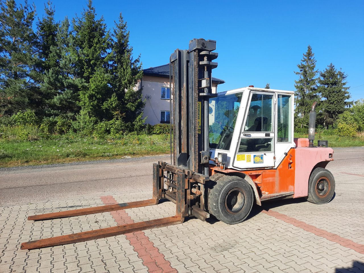 Dantruck 8009 - Dieselový vysokozdvižný vozík: obrázek 2 Dantruck 8009 - Dieselový vysokozdvižný vozík: obrázek 2