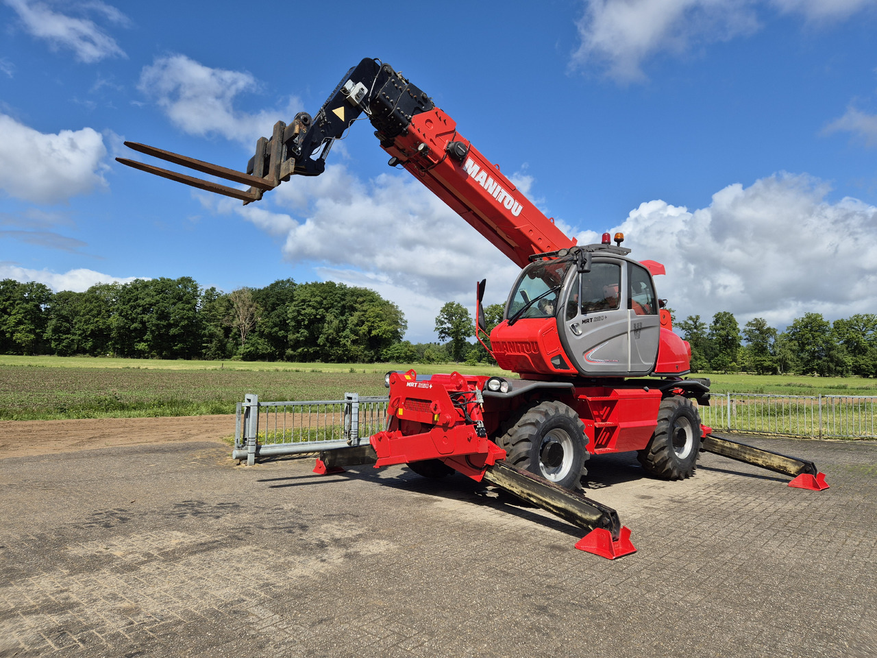 Manitou MRT 2150 plus privilege - Teleskopický manipulátor: obrázek 1 Manitou MRT 2150 plus privilege - Teleskopický manipulátor: obrázek 1