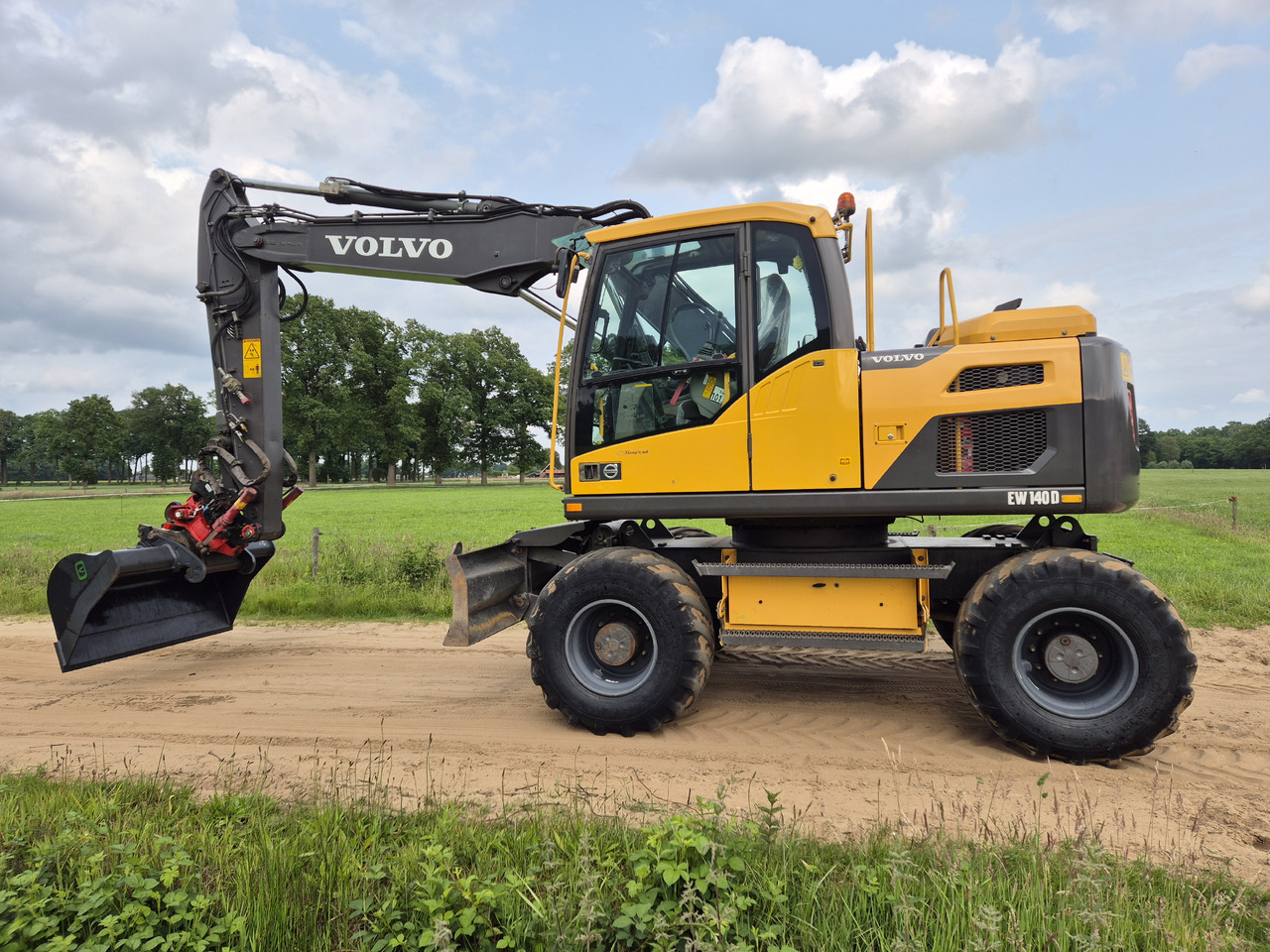 VOLVO EW 140 D - Kolesové rýpadlo: obrázek 1 VOLVO EW 140 D - Kolesové rýpadlo: obrázek 1
