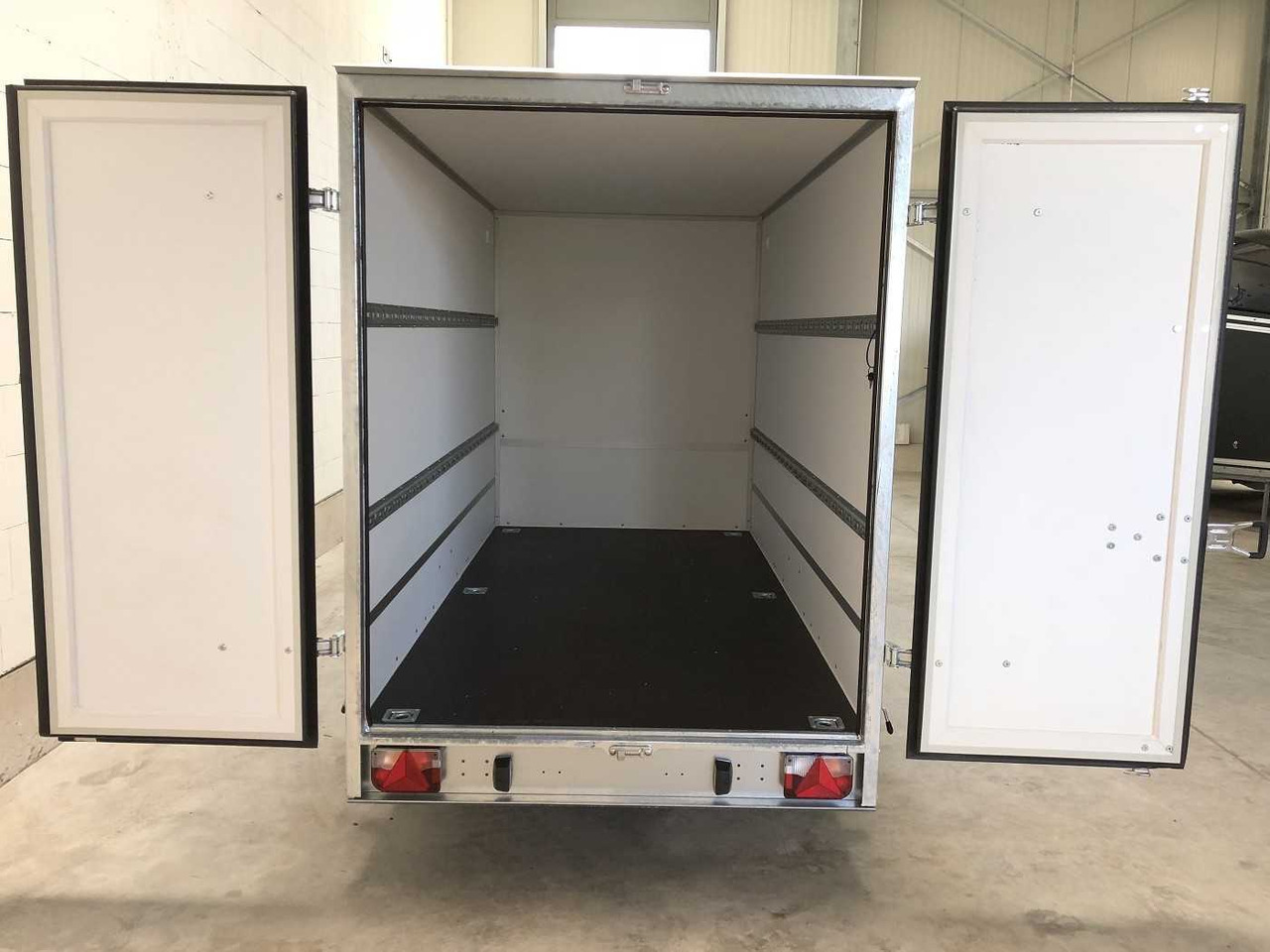 BLYSS F1330HD Kofferanhänger - Skříňový přívěs: obrázek 2 BLYSS F1330HD Kofferanhänger - Skříňový přívěs: obrázek 2
