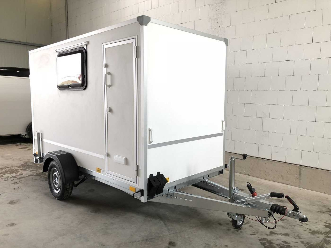 BLYSS F1330HD Rampe Tür 2 Fenster Kofferanhänger - Skříňový přívěs: obrázek 4 BLYSS F1330HD Rampe Tür 2 Fenster Kofferanhänger - Skříňový přívěs: obrázek 4