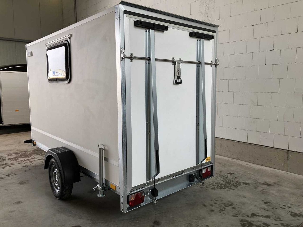 BLYSS F1330HD Rampe Tür 2 Fenster Kofferanhänger - Skříňový přívěs: obrázek 3 BLYSS F1330HD Rampe Tür 2 Fenster Kofferanhänger - Skříňový přívěs: obrázek 3