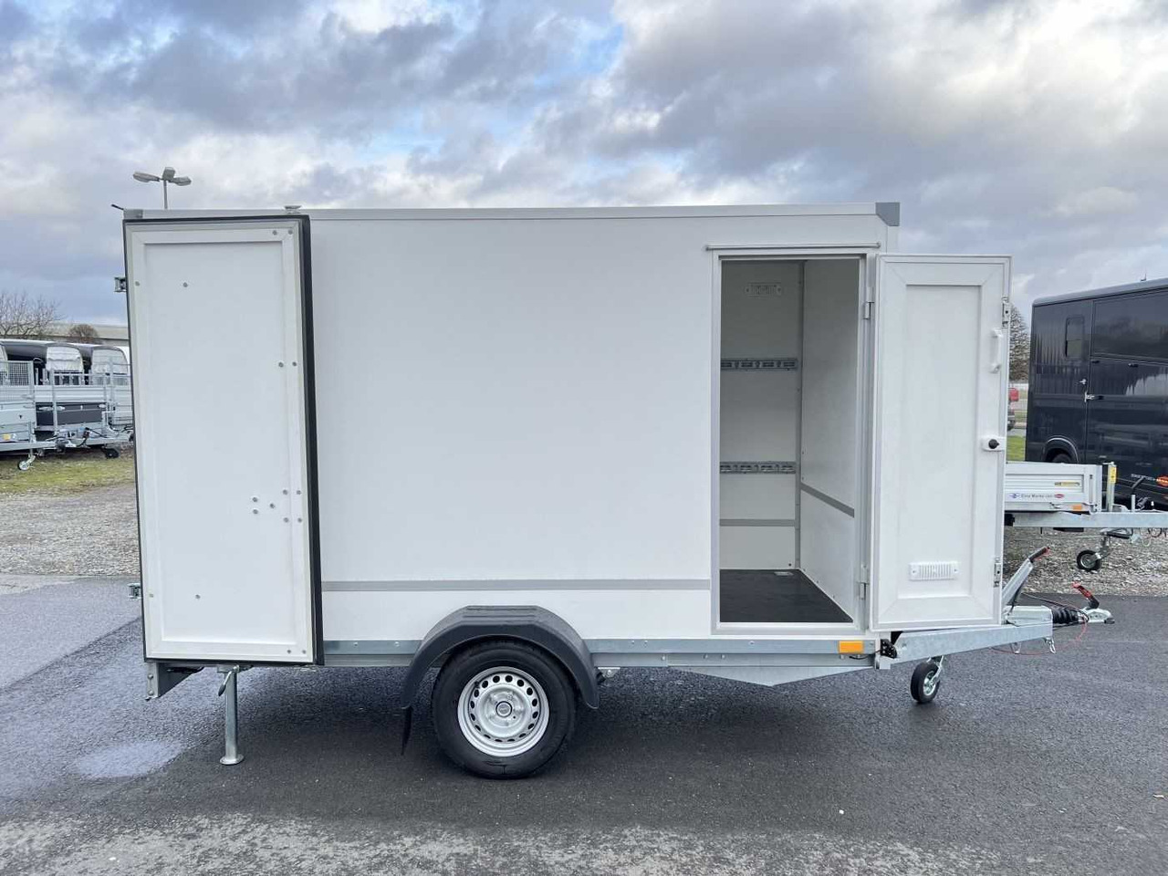 BLYSS F1330HD Seitentür Kofferanhänger - Skříňový přívěs: obrázek 1 BLYSS F1330HD Seitentür Kofferanhänger - Skříňový přívěs: obrázek 1