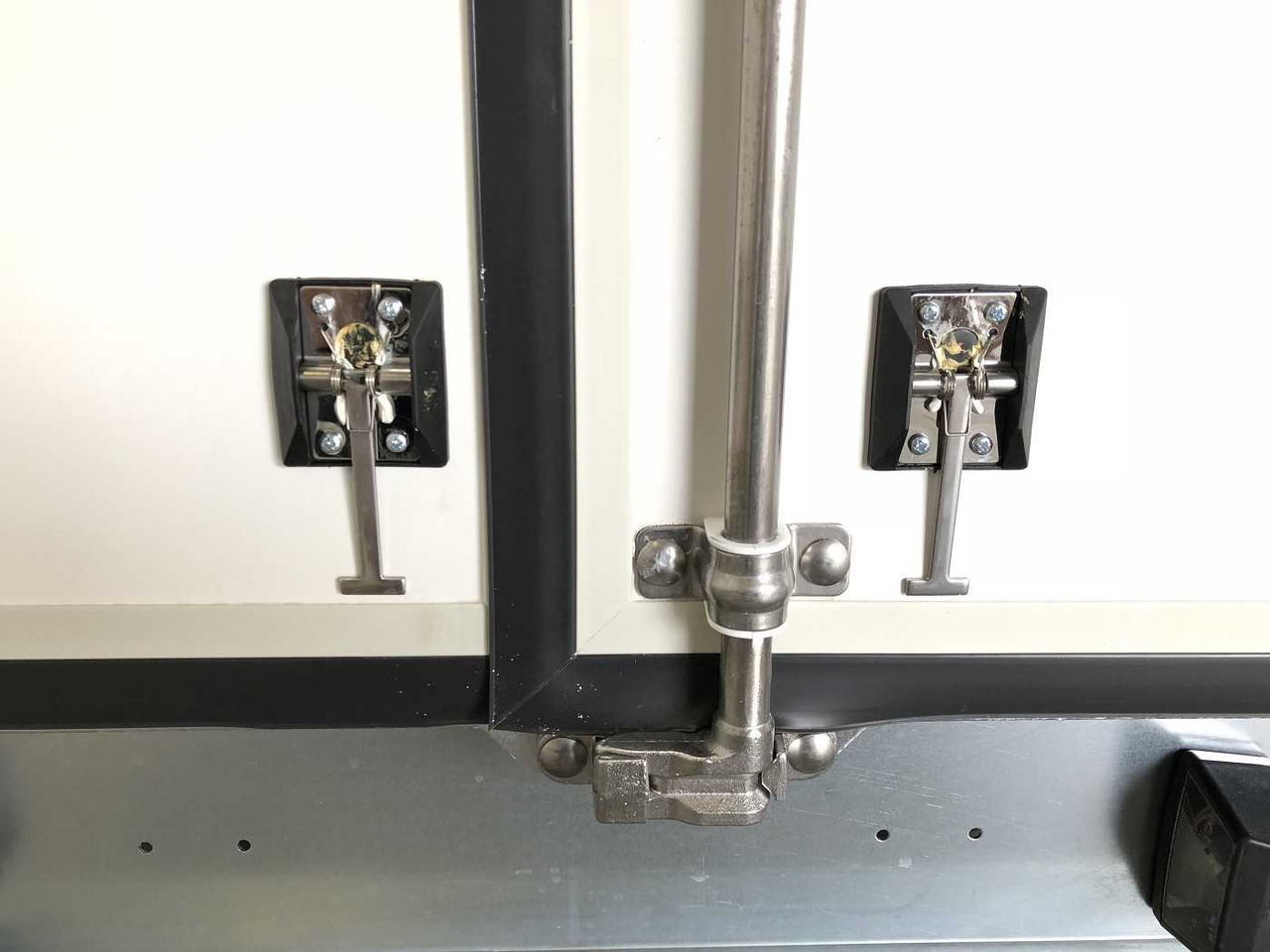 Nový Skříňový přívěs BLYSS F2030HTD Seitentür Kofferanhänger: obrázek 12 Nový Skříňový přívěs BLYSS F2030HTD Seitentür Kofferanhänger: obrázek 12