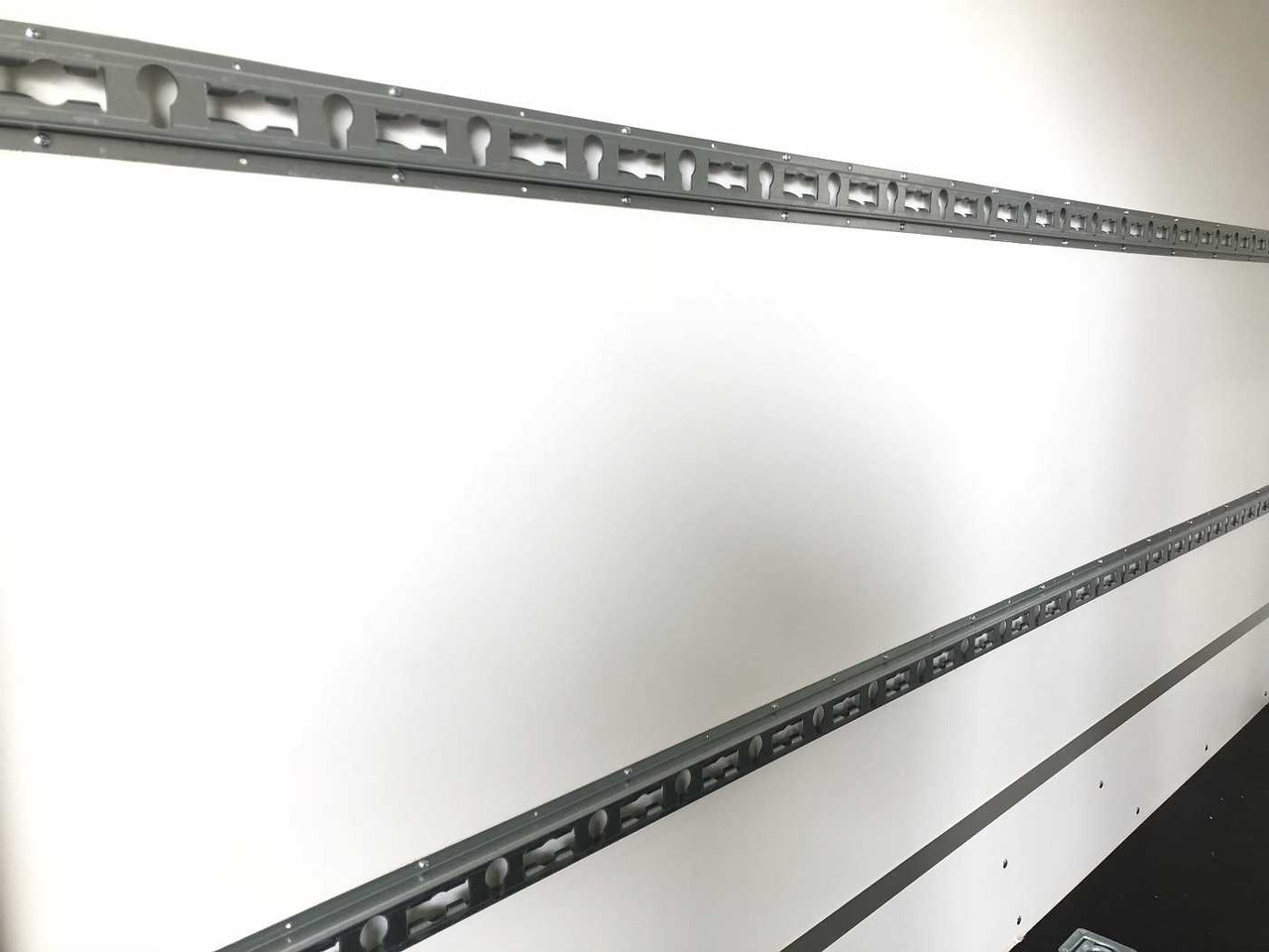 Nový Skříňový přívěs BLYSS F2030HTD Seitentür Kofferanhänger: obrázek 22 Nový Skříňový přívěs BLYSS F2030HTD Seitentür Kofferanhänger: obrázek 22