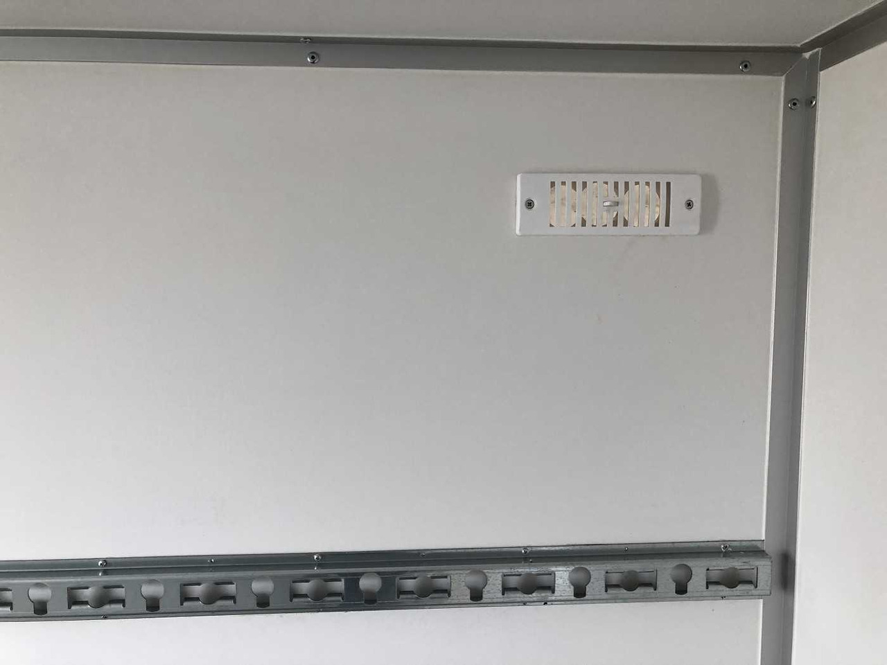 Nový Skříňový přívěs BLYSS F2030HTD Seitentür Kofferanhänger: obrázek 21 Nový Skříňový přívěs BLYSS F2030HTD Seitentür Kofferanhänger: obrázek 21