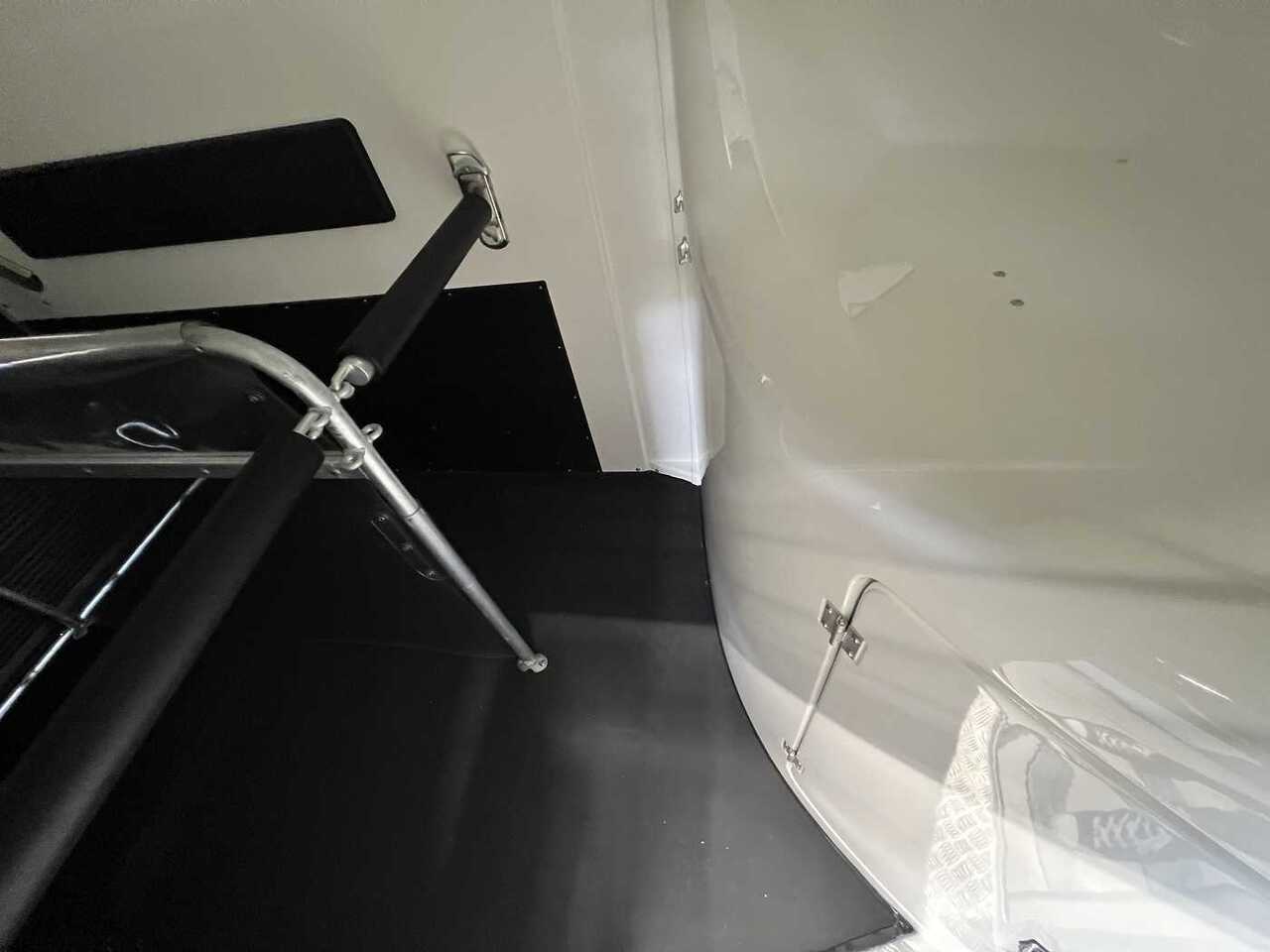 BOECKMANN Master 21 CFF Pferdeanhänger leasing BOECKMANN Master 21 CFF Pferdeanhänger: obrázek 18 BOECKMANN Master 21 CFF Pferdeanhänger leasing BOECKMANN Master 21 CFF Pferdeanhänger: obrázek 18