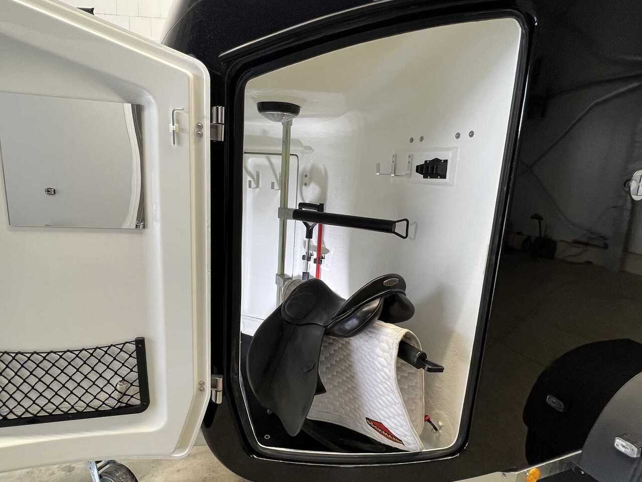 BOECKMANN Master 21 CFF Pferdeanhänger leasing BOECKMANN Master 21 CFF Pferdeanhänger: obrázek 26 BOECKMANN Master 21 CFF Pferdeanhänger leasing BOECKMANN Master 21 CFF Pferdeanhänger: obrázek 26