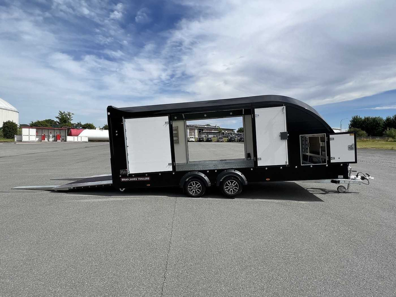 BRIAN_JAMES Race Transporter 5 Autotransporter geschlossen - Přívěs na přepravu automobilů: obrázek 1 BRIAN_JAMES Race Transporter 5 Autotransporter geschlossen - Přívěs na přepravu automobilů: obrázek 1