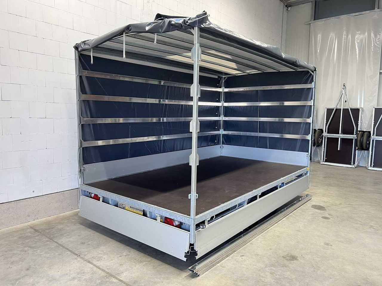 HULCO Medax-2 3000 Plane Hochlader - Plachtový přívěs: obrázek 4 HULCO Medax-2 3000 Plane Hochlader - Plachtový přívěs: obrázek 4