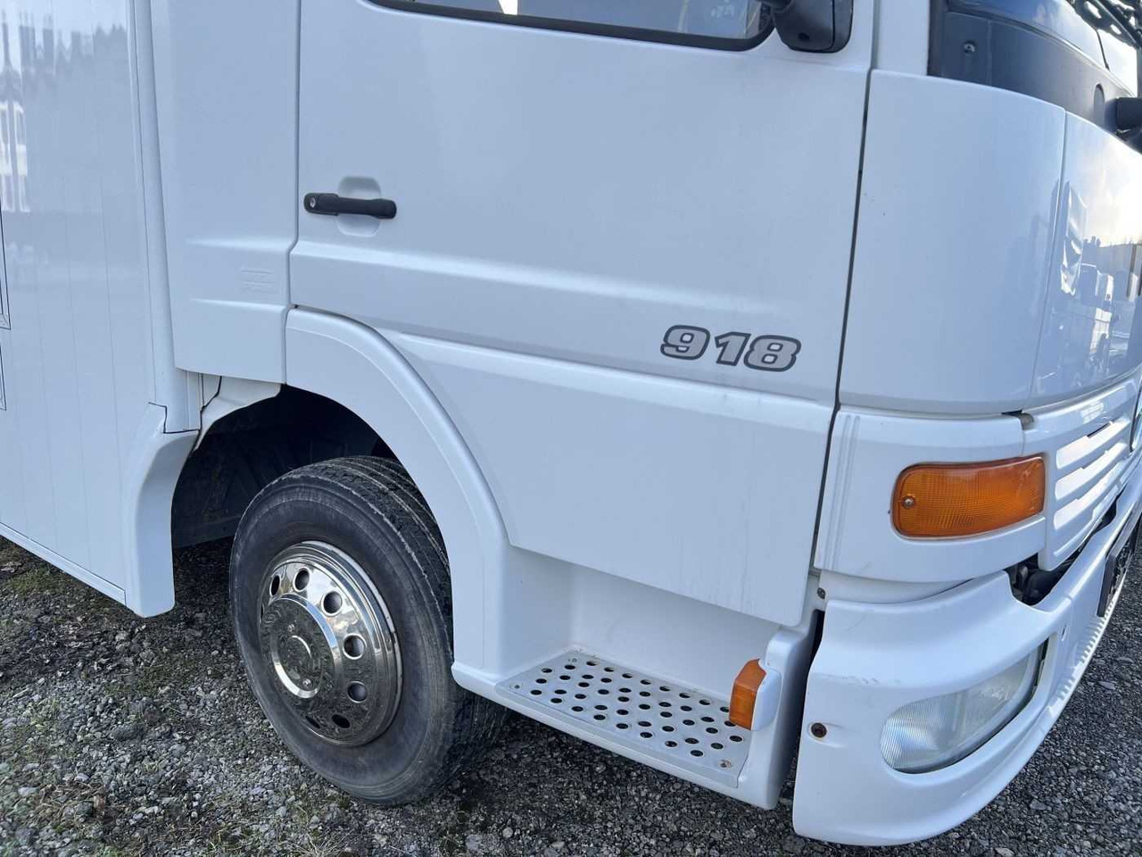 MERCEDES-BENZ Atego 918 LKW - Auto na přepravu koní: obrázek 5 MERCEDES-BENZ Atego 918 LKW - Auto na přepravu koní: obrázek 5
