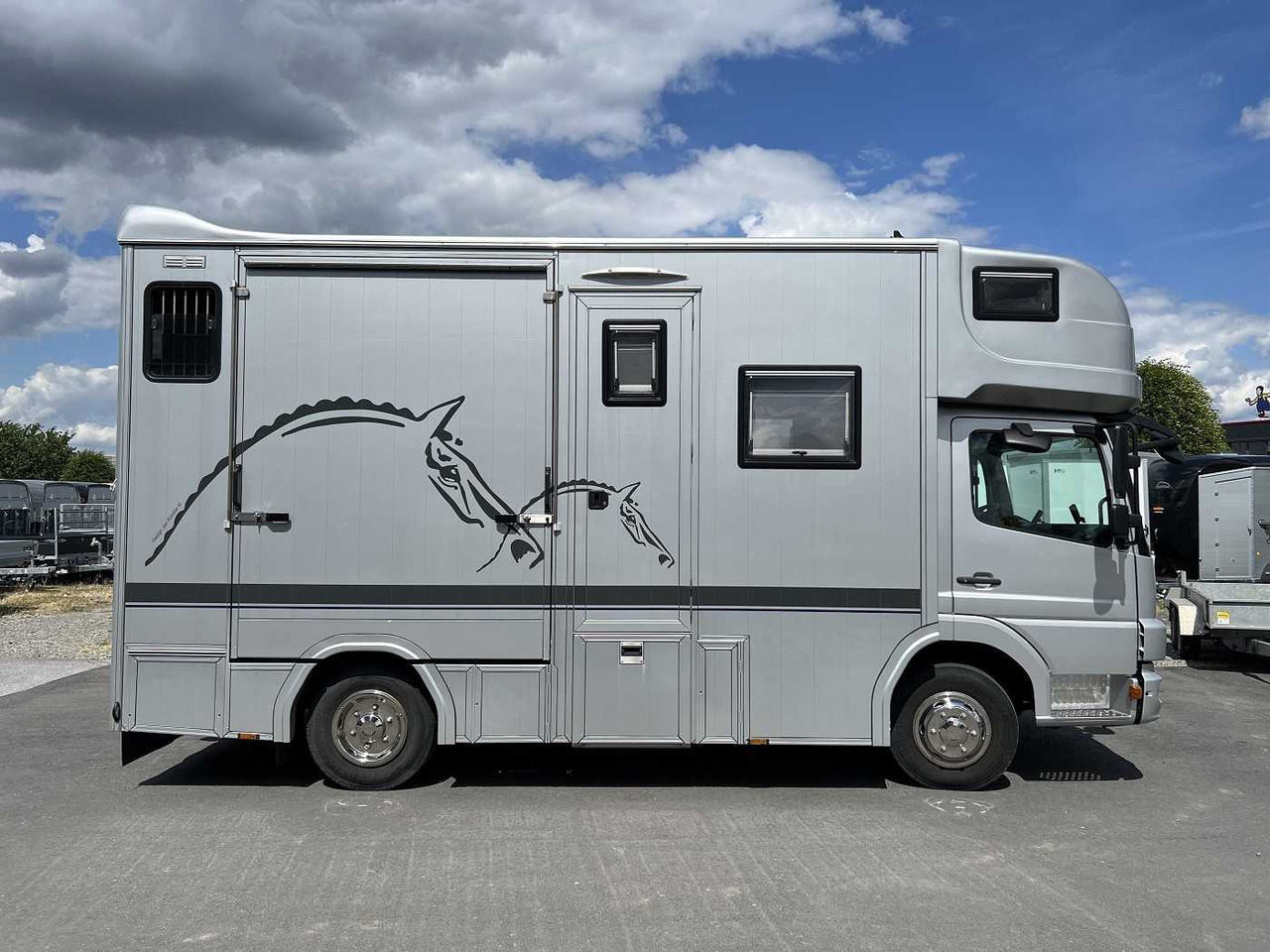 MERCEDES-BENZ Atego 918L LKW - Auto na přepravu koní: obrázek 1 MERCEDES-BENZ Atego 918L LKW - Auto na přepravu koní: obrázek 1