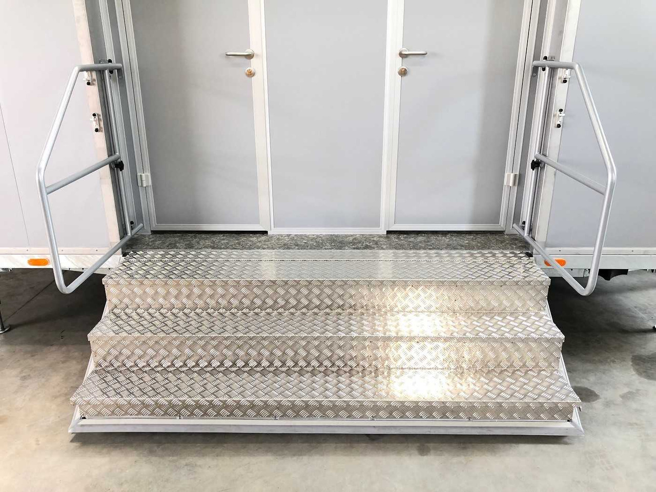 ROSEMEIER VE 3 Damen, 1 Herren, 4 Urinale Toilettenanhänger leasing ROSEMEIER VE 3 Damen, 1 Herren, 4 Urinale Toilettenanhänger: obrázek 7