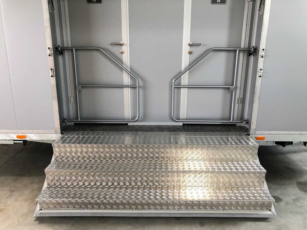 ROSEMEIER VE 3 Damen, 1 Herren, 4 Urinale Toilettenanhänger leasing ROSEMEIER VE 3 Damen, 1 Herren, 4 Urinale Toilettenanhänger: obrázek 10