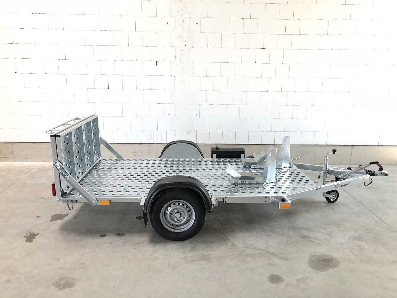VEZEKO Motovan B 13+Box Motorradanhänger - Přepravník motocyklů: obrázek 1 VEZEKO Motovan B 13+Box Motorradanhänger - Přepravník motocyklů: obrázek 1