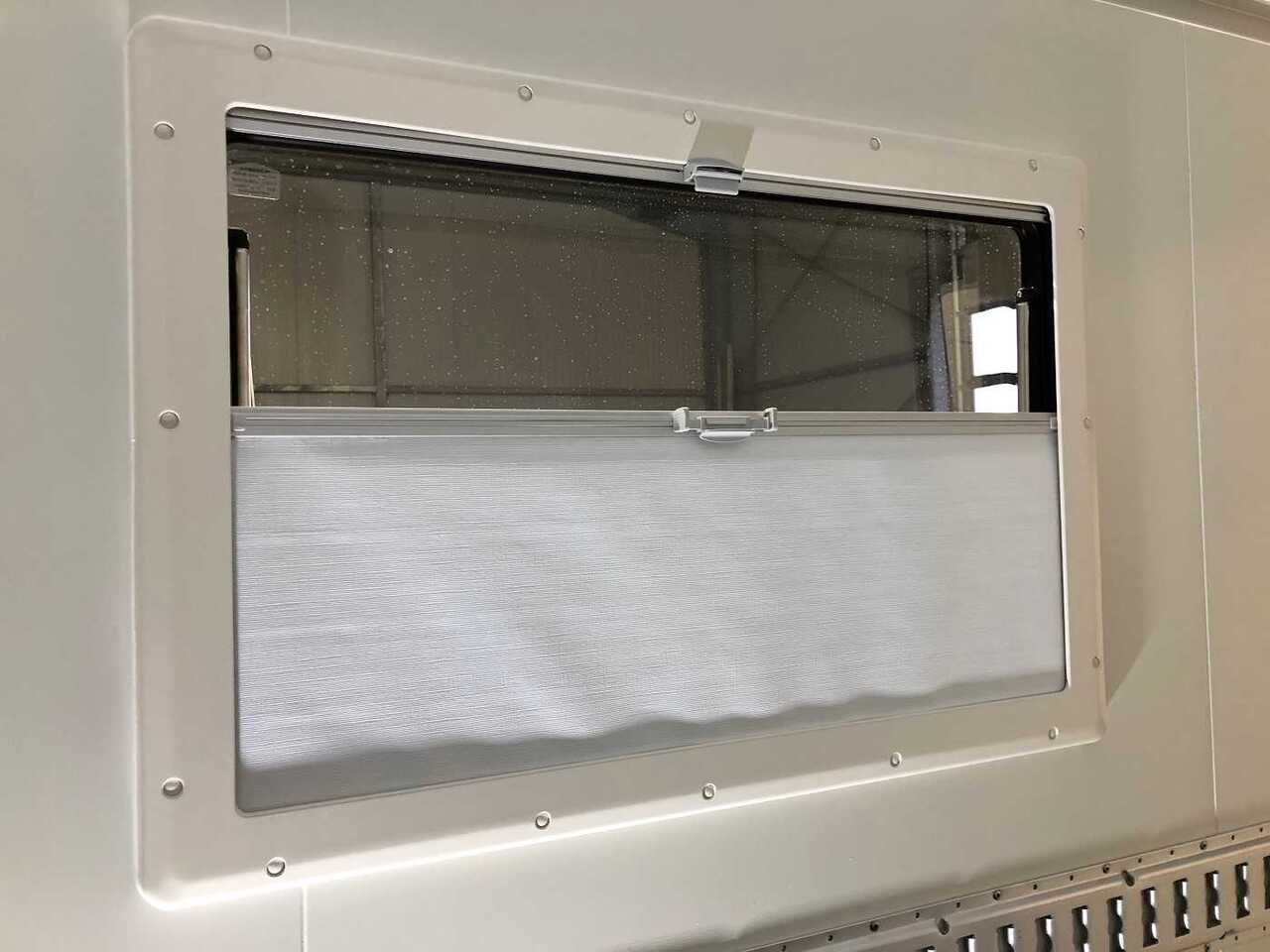 Nový Skříňový přívěs VEZEKO TK B 27.35 Rampe Tür Fenster Kofferanhänger: obrázek 21