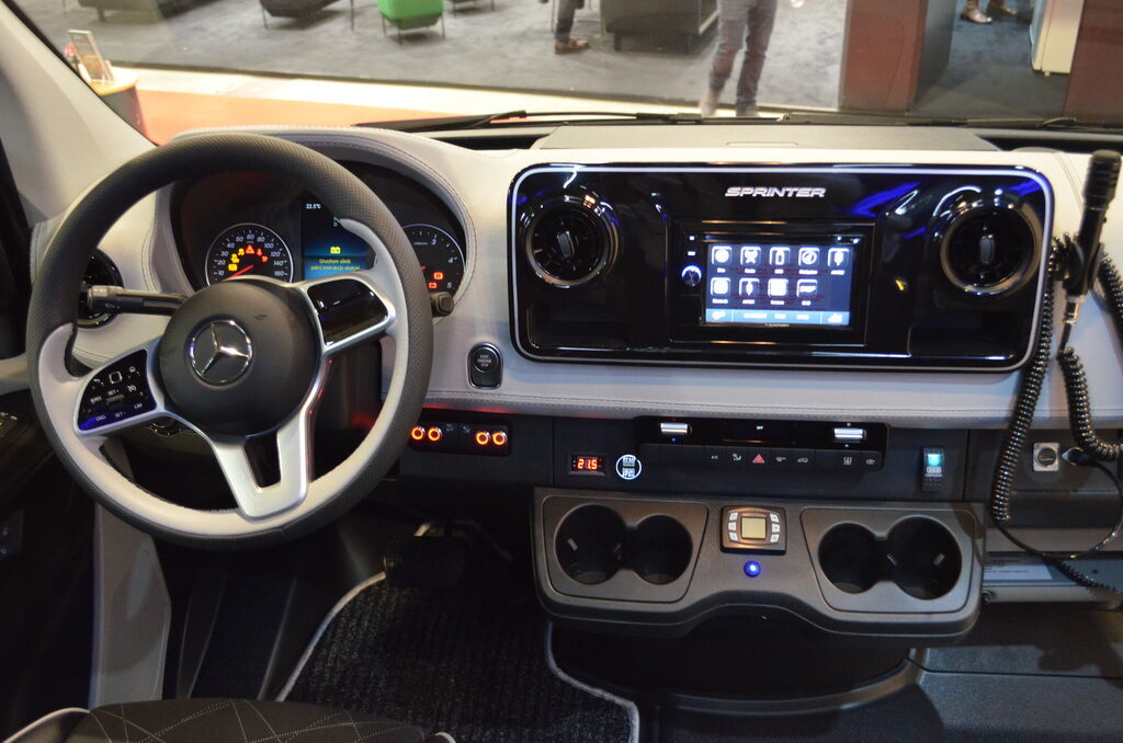 Interior photo 2: Nový Minibus, Mikrobus MERCEDES-BENZ Sprinter 519 4x4 high and low drive