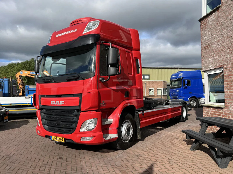 DAF CF 290 4X2 EURO6 SPACECAB RENOVA / VANGMUIL / LAADKLEP / TOP STAAT - Kontejnérový podvozek/ Výměnná nástavba: obrázek 2 DAF CF 290 4X2 EURO6 SPACECAB RENOVA / VANGMUIL / LAADKLEP / TOP STAAT - Kontejnérový podvozek/ Výměnná nástavba: obrázek 2