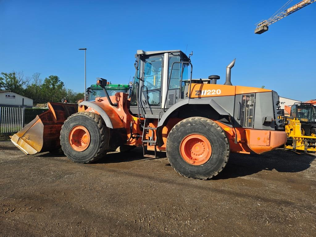 HITACHI ZW 220 - Kolový nakladač: obrázek 3 HITACHI ZW 220 - Kolový nakladač: obrázek 3