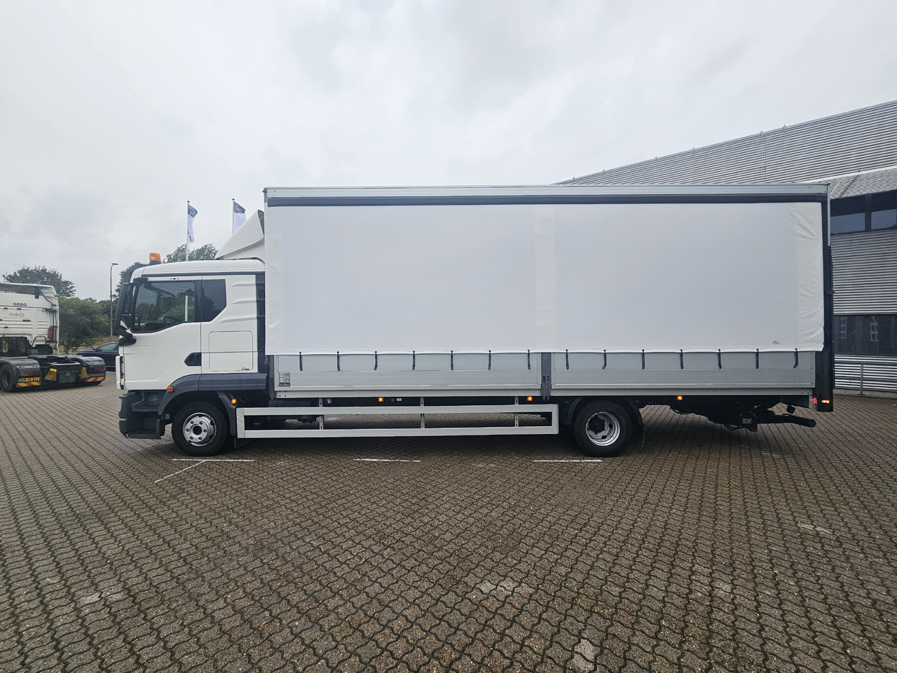 MAN TGL 12.250 - Plachtový nákladní auto: obrázek 5 MAN TGL 12.250 - Plachtový nákladní auto: obrázek 5