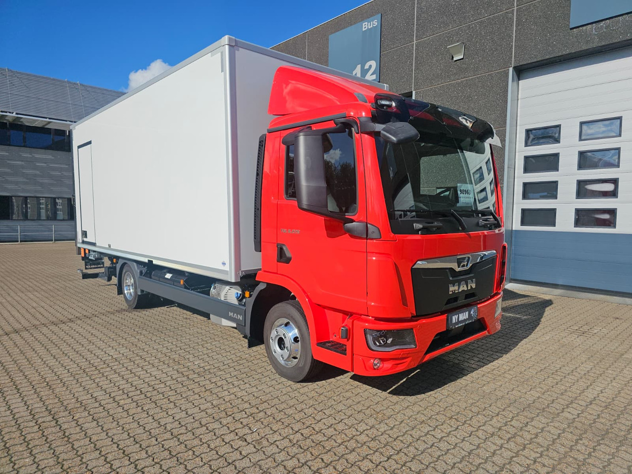 MAN TGL 8.220 - Skříňový nákladní auto: obrázek 2 MAN TGL 8.220 - Skříňový nákladní auto: obrázek 2