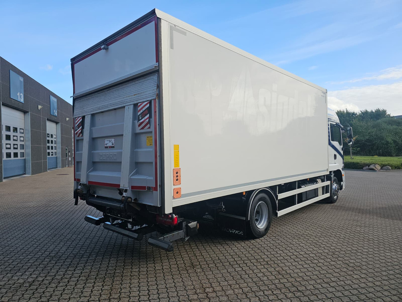 MAN TGM 15.290 - Skříňový nákladní auto: obrázek 3 MAN TGM 15.290 - Skříňový nákladní auto: obrázek 3