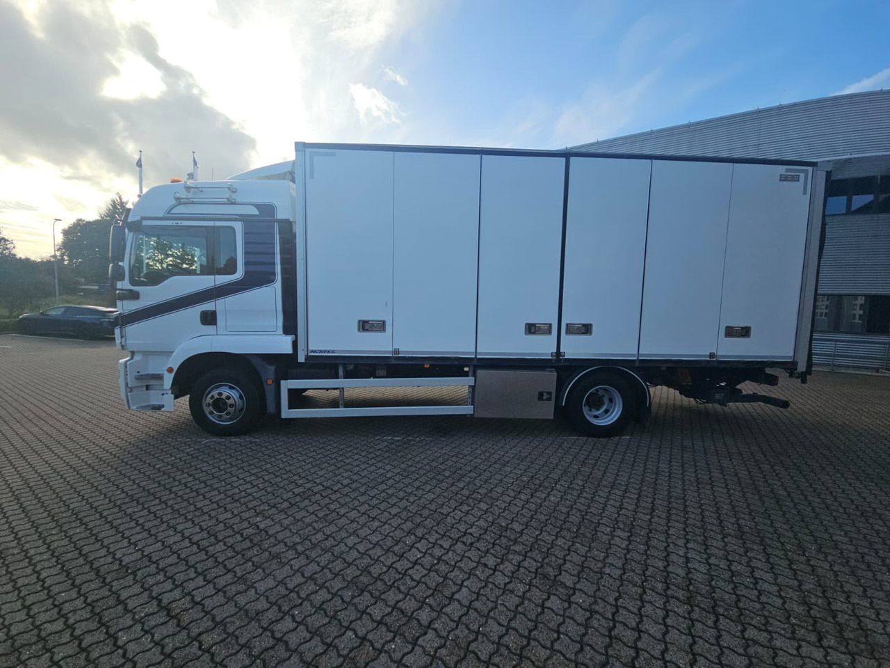 MAN TGM 15.290 - Skříňový nákladní auto: obrázek 5 MAN TGM 15.290 - Skříňový nákladní auto: obrázek 5
