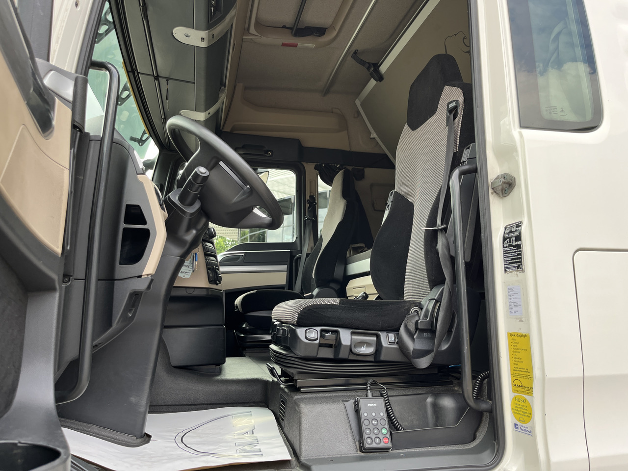 MAN TGX 26.470 6x2-2 - Tahač: obrázek 5 MAN TGX 26.470 6x2-2 - Tahač: obrázek 5