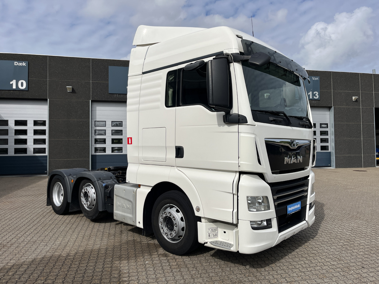 MAN TGX 26.470 6x2-2 - Tahač: obrázek 2 MAN TGX 26.470 6x2-2 - Tahač: obrázek 2