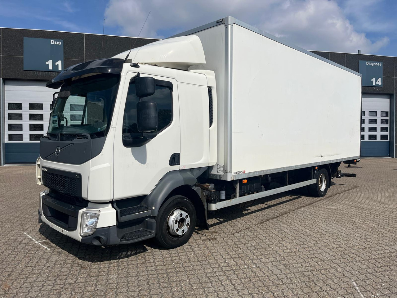 Volvo FL210 - Skříňový nákladní auto: obrázek 1 Volvo FL210 - Skříňový nákladní auto: obrázek 1