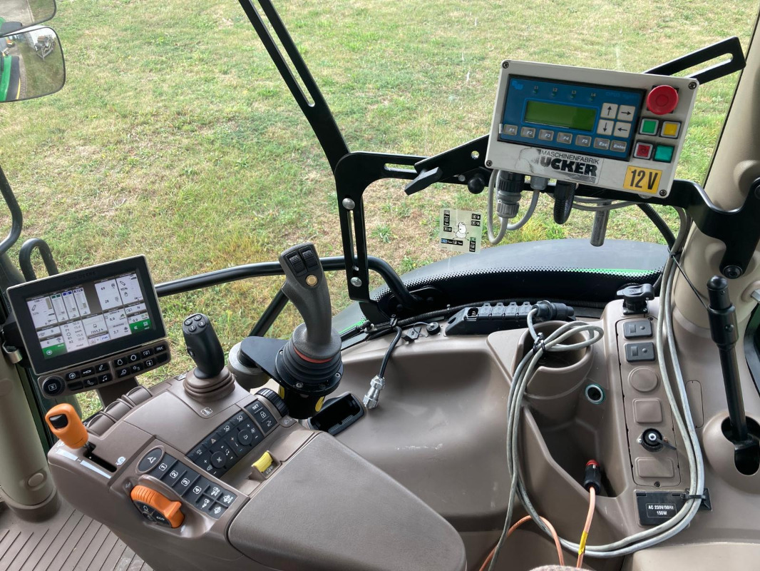 John Deere 6110R - Traktor: obrázek 3 John Deere 6110R - Traktor: obrázek 3