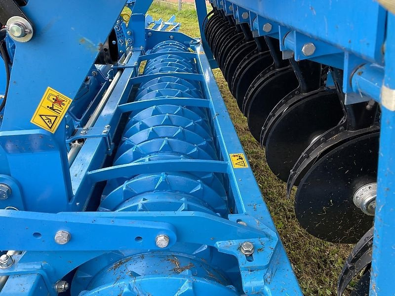Lemken Zirkon 12/300 und Saphir 9/300-DS - Secí kombinace: obrázek 2 Lemken Zirkon 12/300 und Saphir 9/300-DS - Secí kombinace: obrázek 2