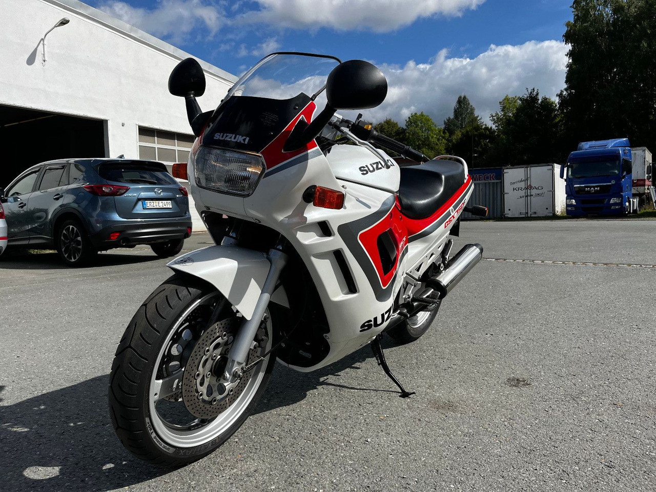 Suzuki GSX 750 - Motocykl: obrázek 2 Suzuki GSX 750 - Motocykl: obrázek 2