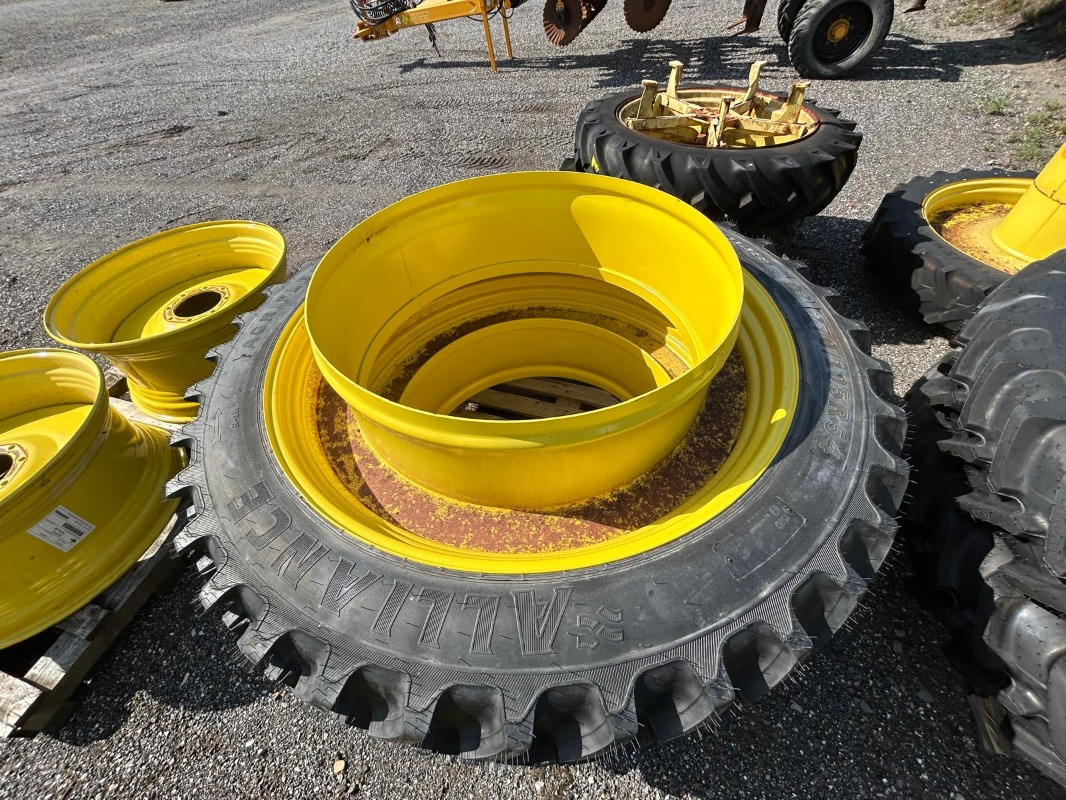 Alliance 270/105R54 Zwillingsräder - 2 Stück - Pneumatiky a ráfky pro Zemědělská technika: obrázek 1 Alliance 270/105R54 Zwillingsräder - 2 Stück - Pneumatiky a ráfky pro Zemědělská technika: obrázek 1