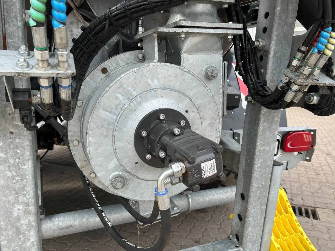 Fliegl VFW 18000 MAXX LINE PLUS - Stroj pro hnojení: obrázek 4 Fliegl VFW 18000 MAXX LINE PLUS - Stroj pro hnojení: obrázek 4