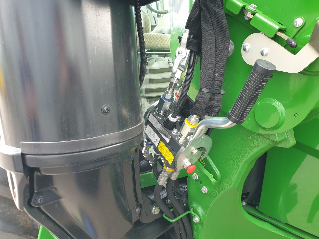 John Deere 6100M **MIETRÜCKLÄUFER** - Traktor: obrázek 5 John Deere 6100M **MIETRÜCKLÄUFER** - Traktor: obrázek 5