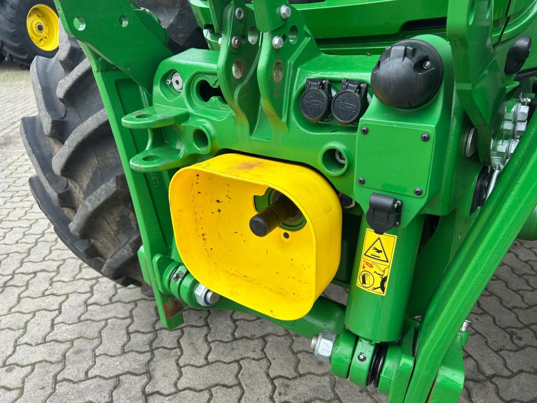John Deere 6R 155 - Traktor: obrázek 4 John Deere 6R 155 - Traktor: obrázek 4