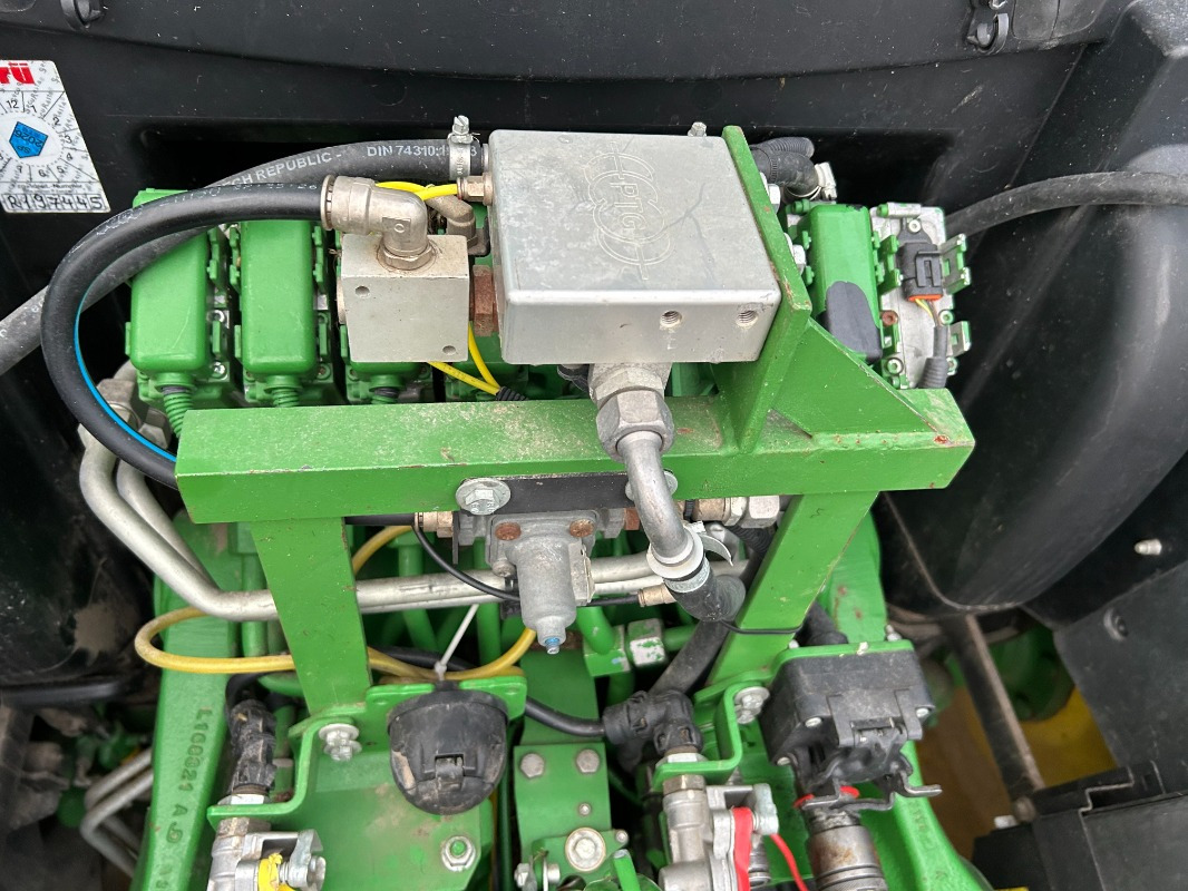 John Deere 6R 185 - Traktor: obrázek 5 John Deere 6R 185 - Traktor: obrázek 5