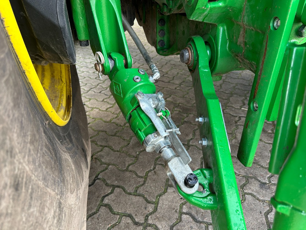 John Deere 6R 250 **MIETRÜCKLÄUFER** - Traktor: obrázek 4 John Deere 6R 250 **MIETRÜCKLÄUFER** - Traktor: obrázek 4