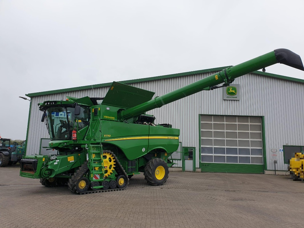 John Deere S770 - Sklízecí mlátička: obrázek 1 John Deere S770 - Sklízecí mlátička: obrázek 1