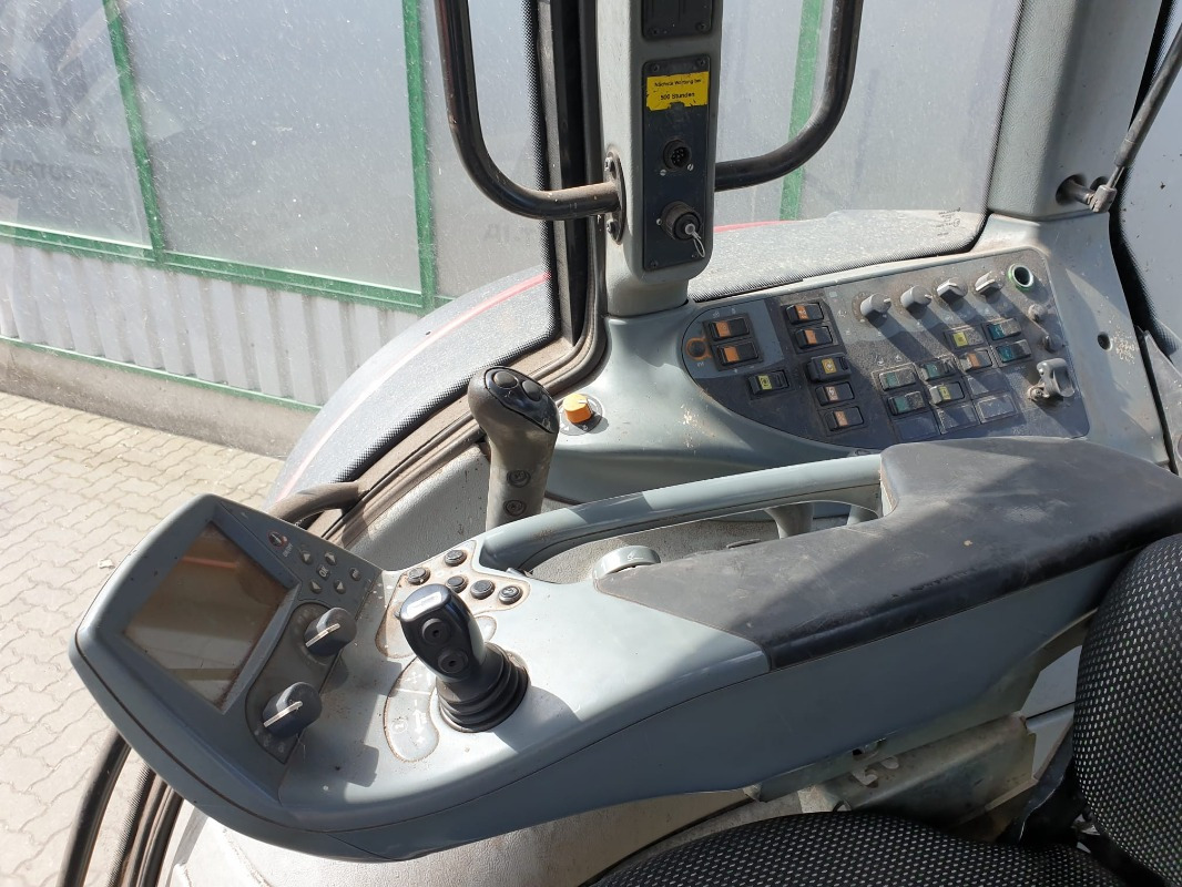 Valtra T151 - Traktor: obrázek 4 Valtra T151 - Traktor: obrázek 4