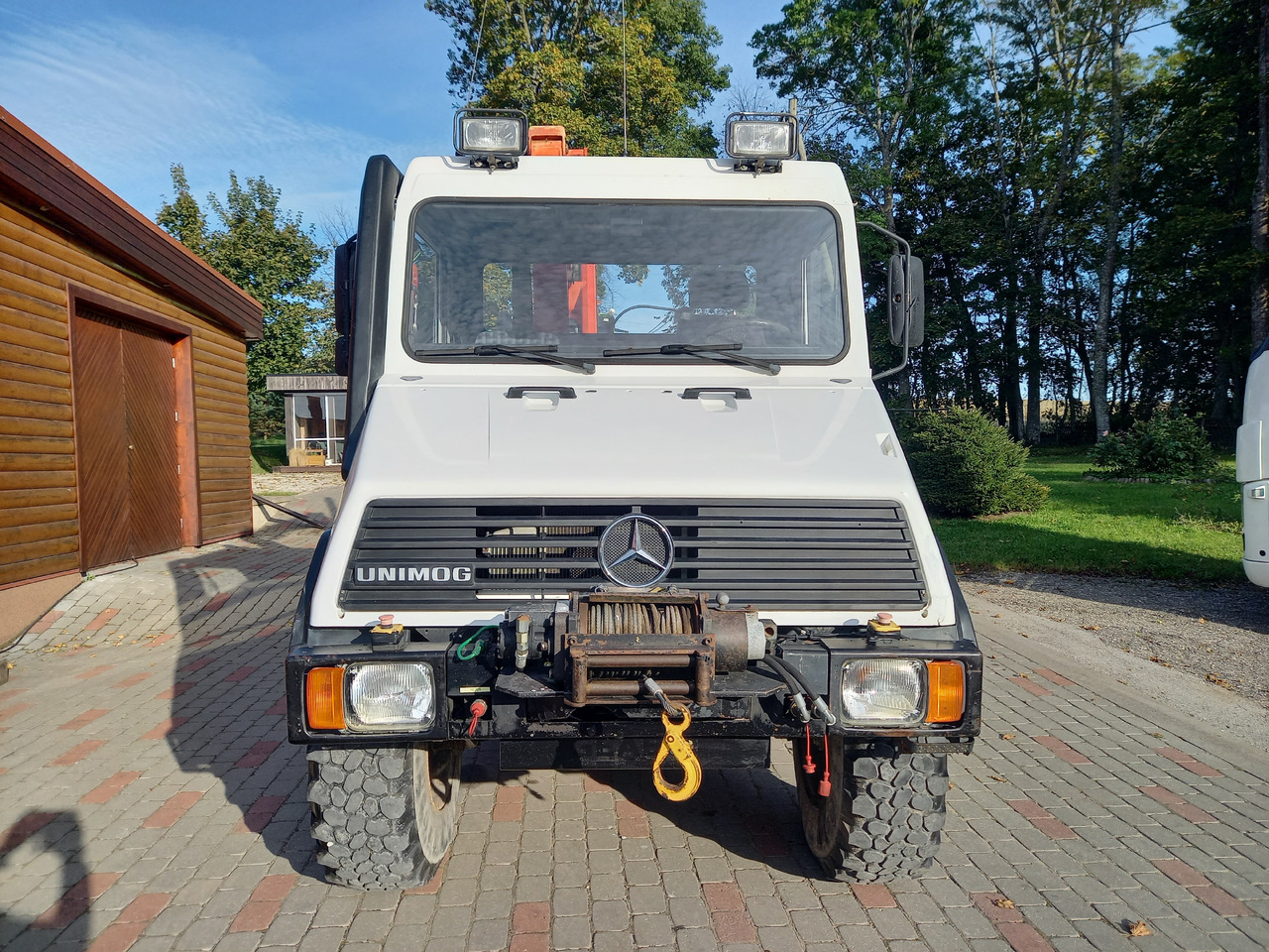 UNIMOG U100L - Auto s hydraulickou rukou: obrázek 4 UNIMOG U100L - Auto s hydraulickou rukou: obrázek 4