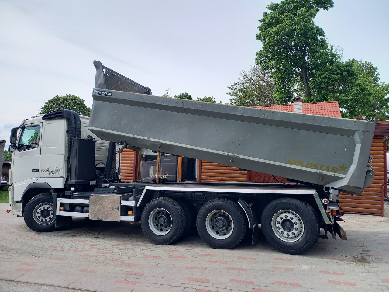 VOLVO FH16, 8x4, BIG AXLES, RETARDER, GW 39500 KG - Sklápěč: obrázek 2 VOLVO FH16, 8x4, BIG AXLES, RETARDER, GW 39500 KG - Sklápěč: obrázek 2