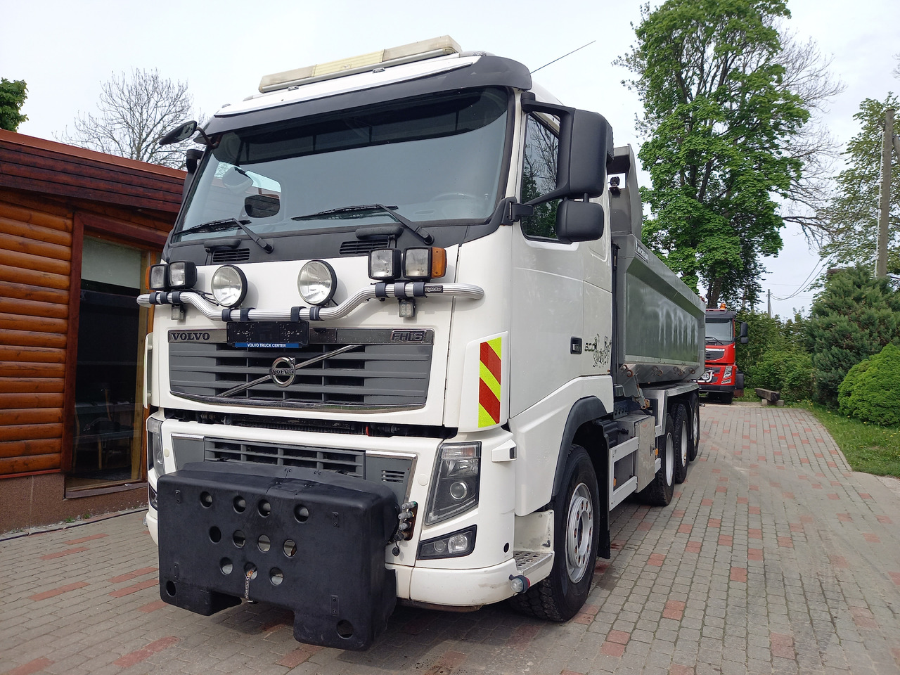 VOLVO FH16, 8x4, BIG AXLES, RETARDER, GW 39500 KG - Sklápěč: obrázek 3 VOLVO FH16, 8x4, BIG AXLES, RETARDER, GW 39500 KG - Sklápěč: obrázek 3