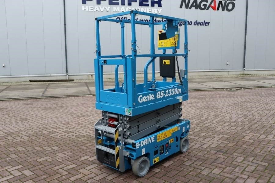 Genie GS1330M All-Electric DC Drive, 5.9m Working Height - Nůžková plošina: obrázek 3 Genie GS1330M All-Electric DC Drive, 5.9m Working Height - Nůžková plošina: obrázek 3