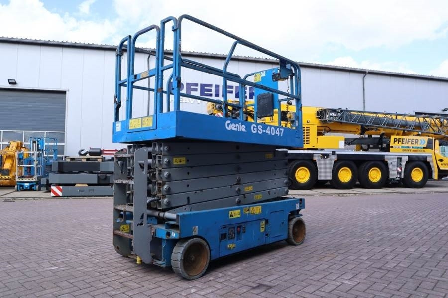 Genie GS4047 Electric, 14m Working Height, 350kg Capacit - Nůžková plošina: obrázek 2 Genie GS4047 Electric, 14m Working Height, 350kg Capacit - Nůžková plošina: obrázek 2