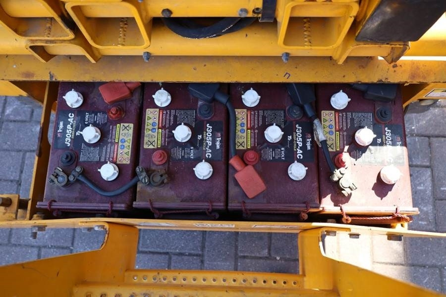 Haulotte COMPACT 14 Electric, 14m Working Height, 350kg Cap - Nůžková plošina: obrázek 4 Haulotte COMPACT 14 Electric, 14m Working Height, 350kg Cap - Nůžková plošina: obrázek 4