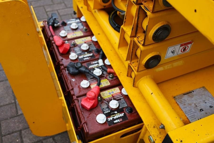 Haulotte Compact 10 Electric, 10.2m Working Height, 450kg C - Nůžková plošina: obrázek 4 Haulotte Compact 10 Electric, 10.2m Working Height, 450kg C - Nůžková plošina: obrázek 4